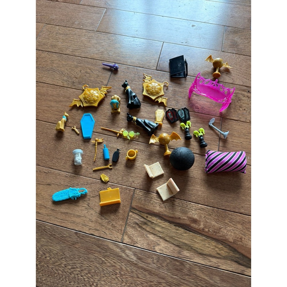 Random Monster High lot Accessories